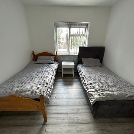 Lovely 3 Bedroom Entire Home With Street Parking - Close To Nec, Bhx Airport - Sleeps 6 Guests Ideal For Contractors & Families Birmingam Exterior foto