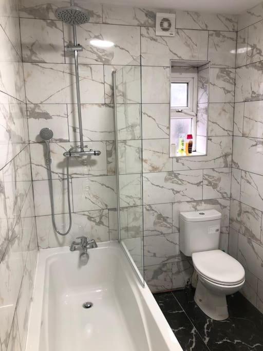 Lovely 3 Bedroom Entire Home With Street Parking - Close To Nec, Bhx Airport - Sleeps 6 Guests Ideal For Contractors & Families Birmingam Exterior foto