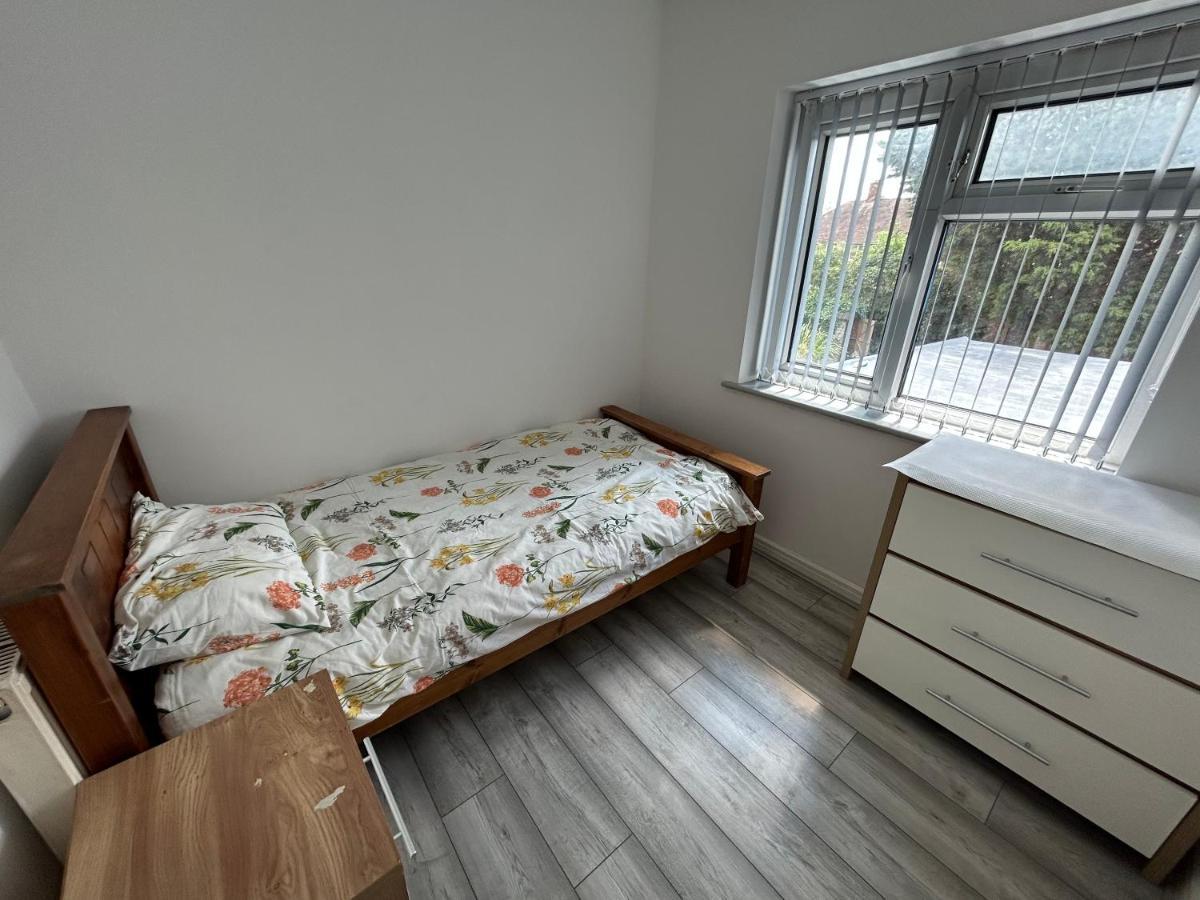 Lovely 3 Bedroom Entire Home With Street Parking - Close To Nec, Bhx Airport - Sleeps 6 Guests Ideal For Contractors & Families Birmingam Exterior foto